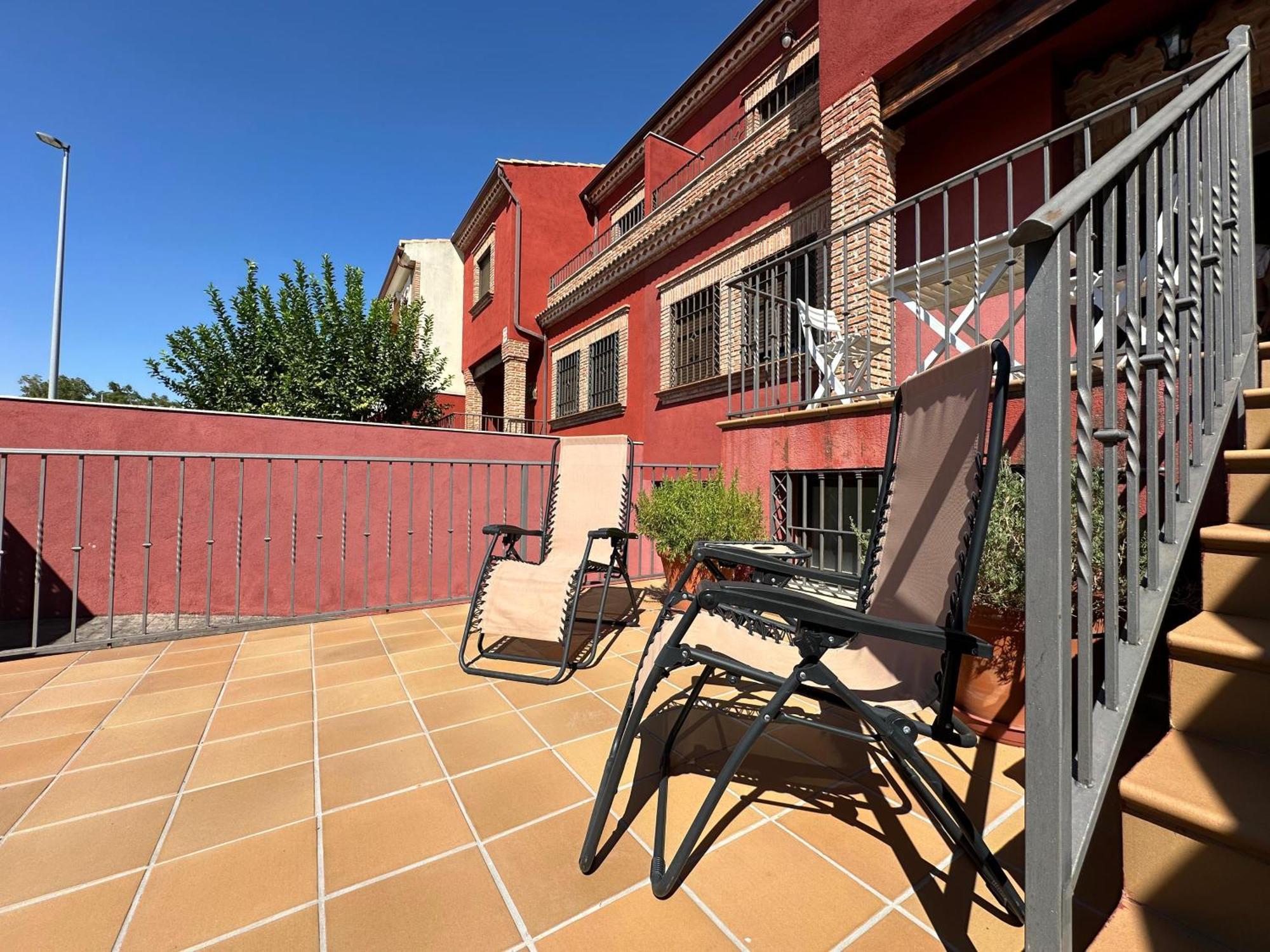 Villa Casa Grande De Tres Plantas Con Parking Gratis Linares  Esterno foto