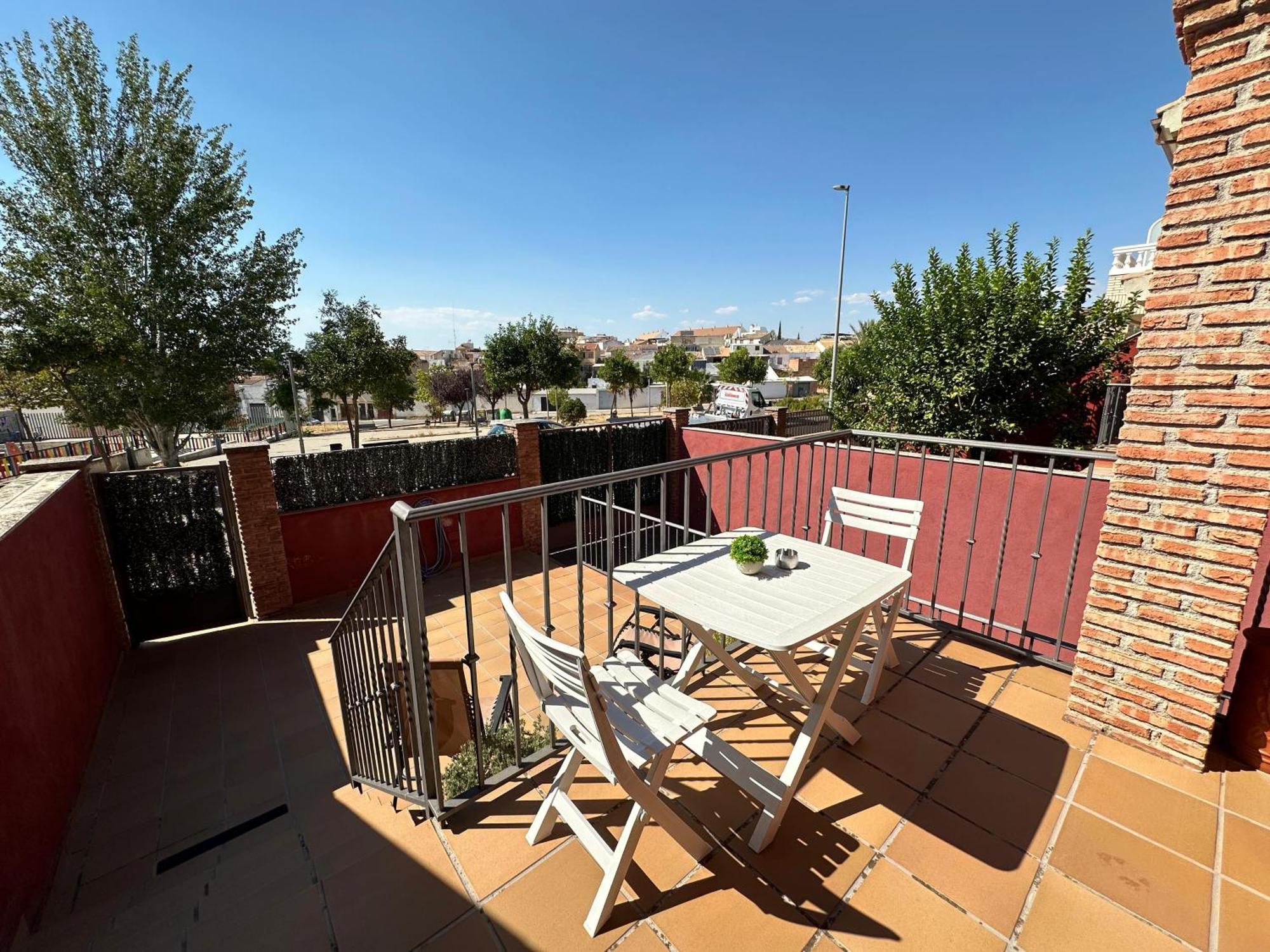 Villa Casa Grande De Tres Plantas Con Parking Gratis Linares  Esterno foto